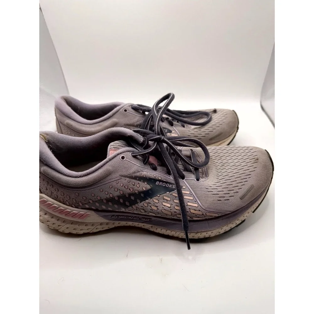 Brooks Adrenaline GTS 21 1203291B675 Womens 9 B Sneaker Iris Lilac Running Shoes